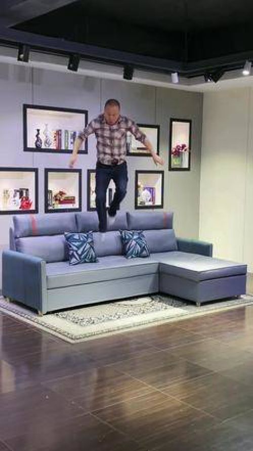 佛山家具新革命 蹦跳大叔沙發床，讓臨時留宿不再是難題